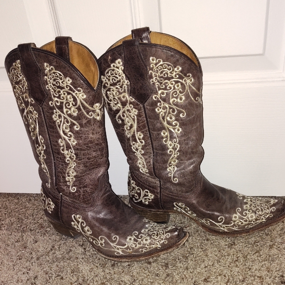 Brown Embroidered Western Boots